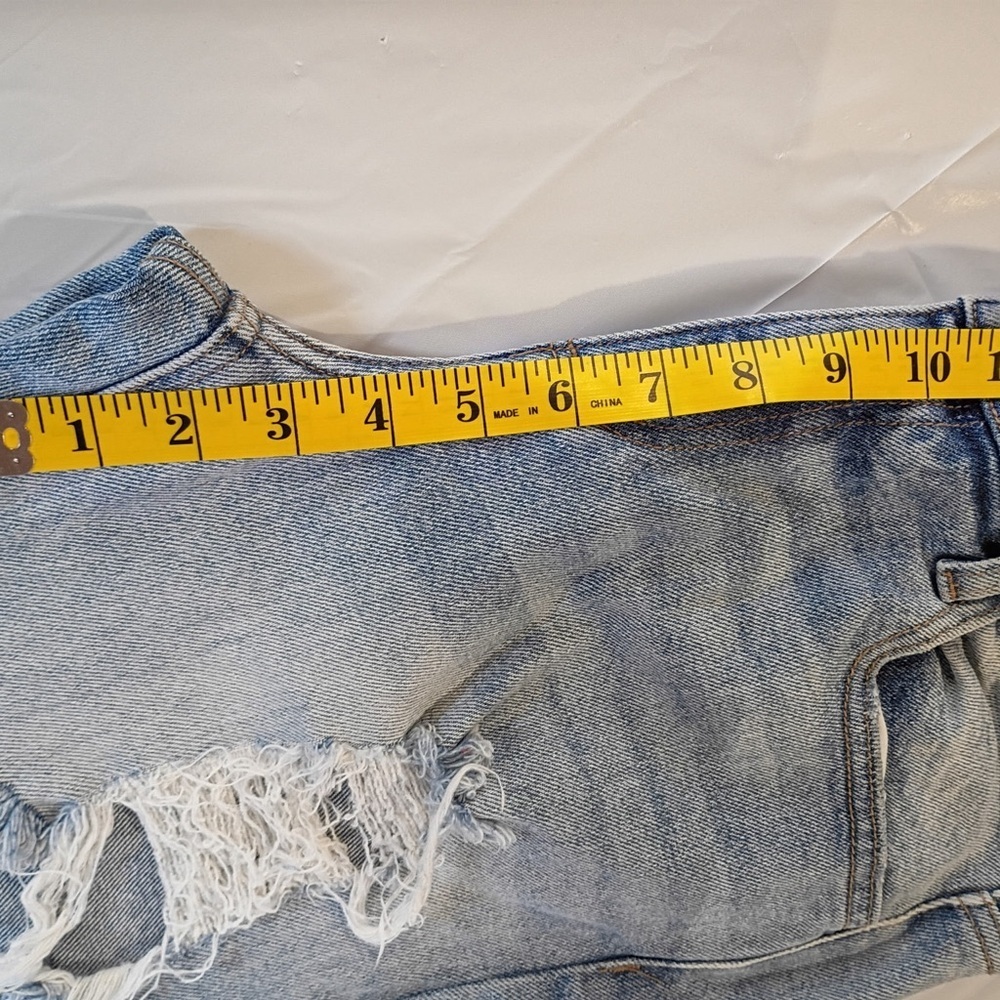 Cello Distressed Light Wash Wide Leg Jeans Size 7 Frayed Hem Ripped Denim - Picture 6 of 10